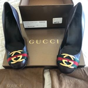 TRENDING GUCCI Leather Round-Toe Pumps